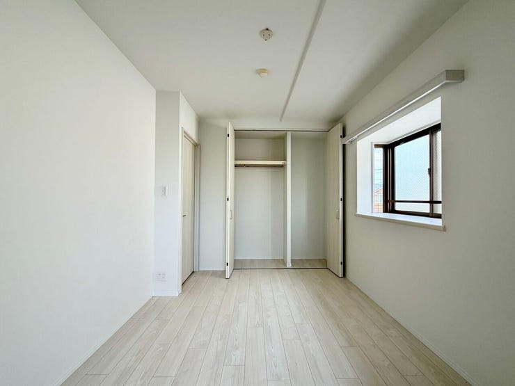 〈6.0帖〉収納スペースが広いので、部屋に荷物が出ることもなく生活感を隠せるのは嬉しいですね♪