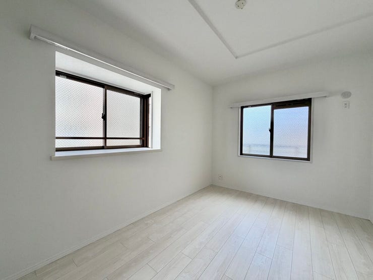 〈6.0帖〉二面採光で室内大変明るいです♪