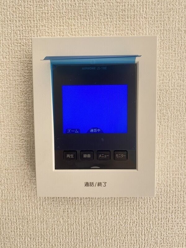 インターホンのモニター 玄関を開ける前に確認できて安心ですね♪(新築時写真)