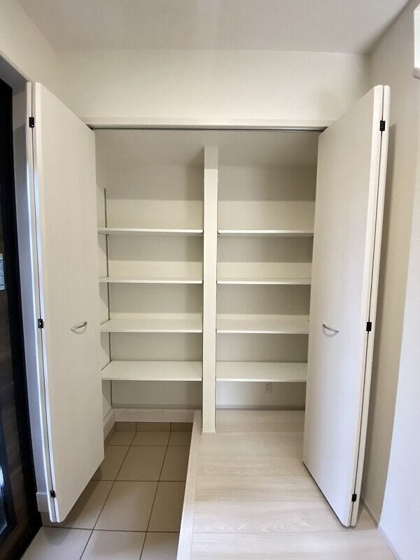 ご家族全員の履物を収納できる大容量のシューズボックス。来客時もスッキリとした玄関でお出迎え♪(新築時写真)