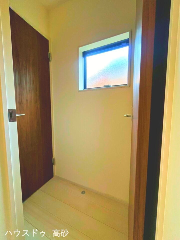 フローリングは床にゴミが付着しづらいので掃除が楽にできます!(撮影日:2026.3.19)