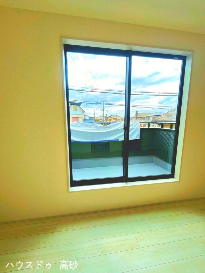 光と風を取り込み、心地よく過ごせる洋室です◎(撮影日:2026.3.19)