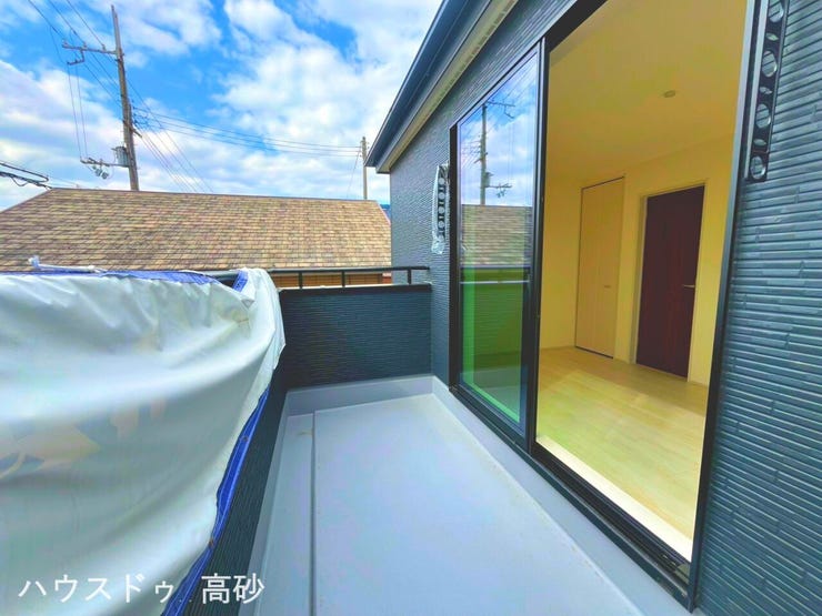 広いバルコニーがあるからこそ、朝も昼も、風と陽ざしを独り占め!(撮影日:2026.3.19)