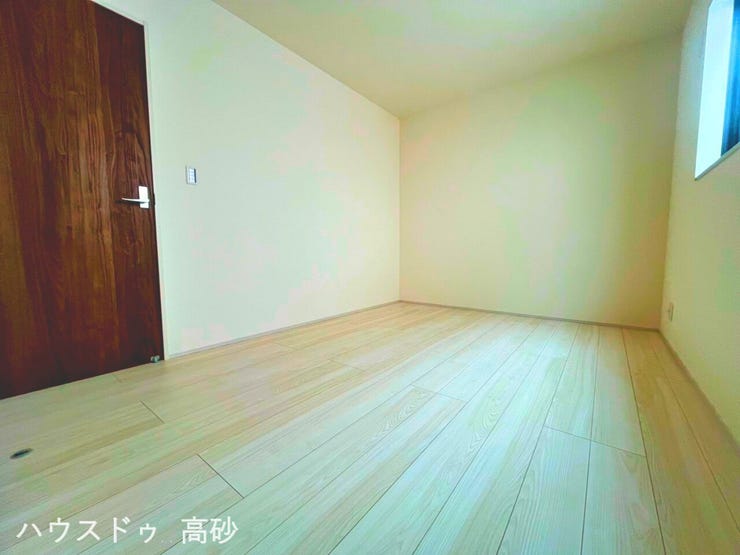 趣味のスペースやワークコーナーとしても使える、便利な納戸です(撮影日:2026.3.19)