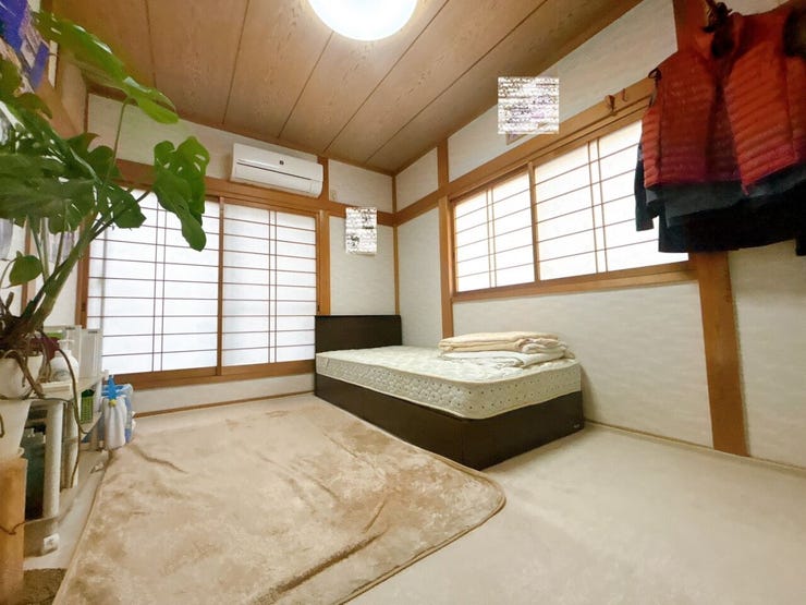 日当り良好の洋室!
明るい空間となっております。