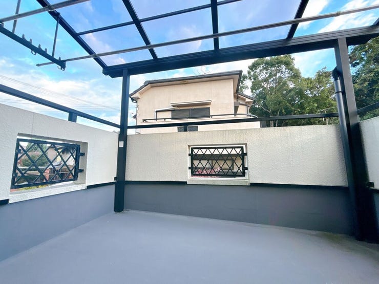 バルコニーは日当たり良好で、洗濯物もよく乾きます◎