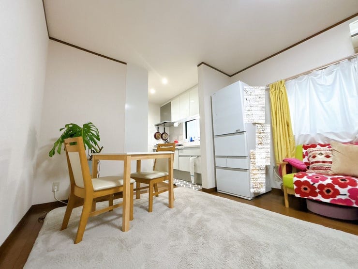 優しい色合いの室内です。
統一感があり、空間がより広く感じられます。