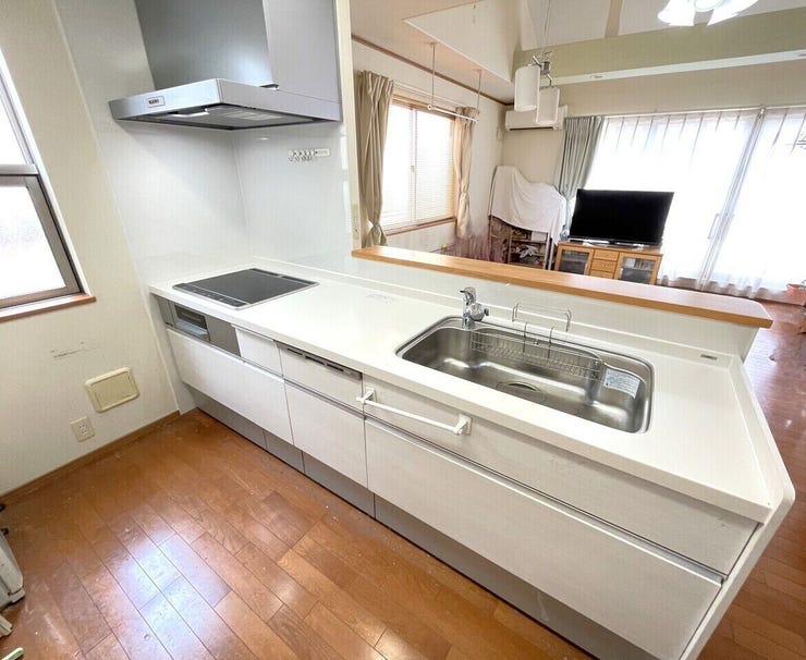 ◇窓つきの明るいシステムキッチンは、人気の対面式です♪