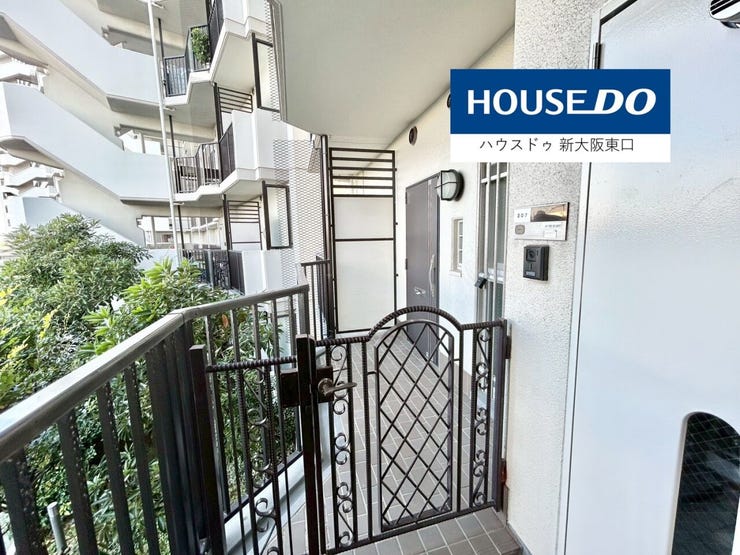 角部屋で玄関ポーチあり