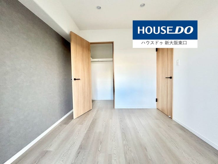 6帖の寝室です。
クローゼットと北向きのバルコニーがあります。