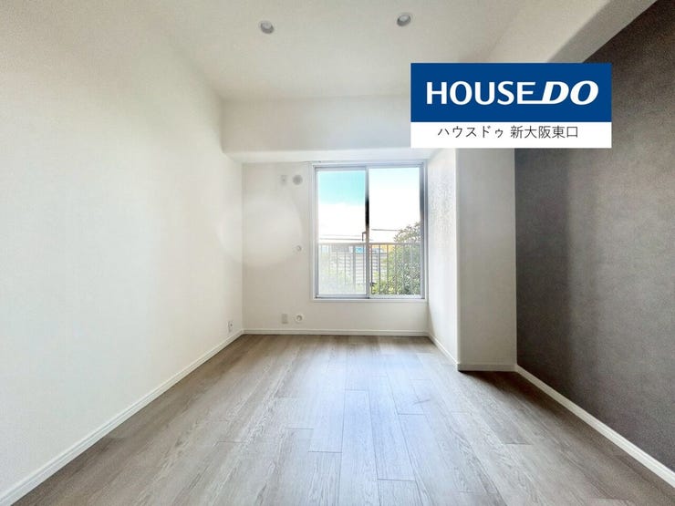 6帖の寝室です。
クローゼットと北向きのバルコニーがあります。