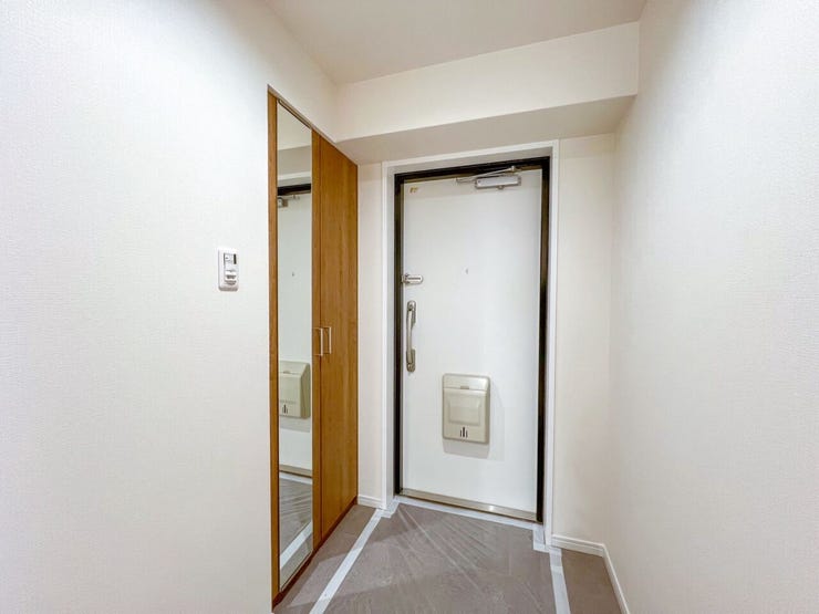 広々とした玄関には大容量のシューズボックスを設置♪姿見付きでお出かけ前のチェックも便利です。