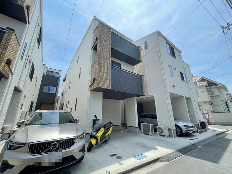 【外観】
◇黒と茶色を基調としたモダンで高級感のあるデザイン