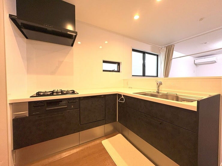 ◇リビングやダイニングを見渡せる設計で、料理をしながら家族との会話も楽しめます♪