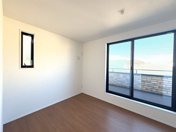 ◇北向きバルコニーに面しているため、強い日差しを避け、穏やかな明るさが特徴。日中でも涼しく、快適に過ごせます♪