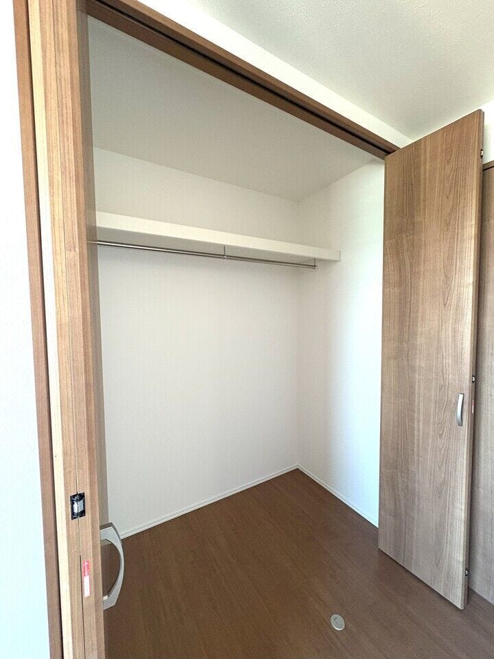 ◇大容量のクローゼットは、季節ごとの衣類や荷物をまとめて収納可能