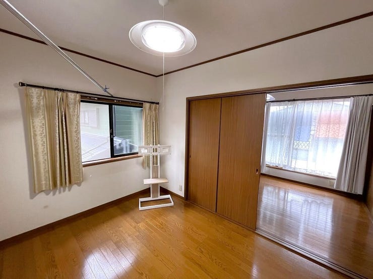 6帖洋室は引き戸を開けて繋ぐことも♪