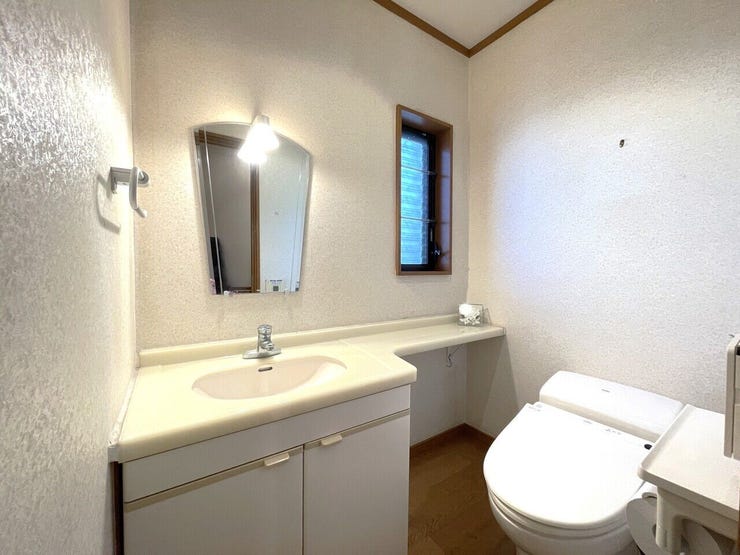 ◇1階トイレ 手洗い場付き
(2階にもトイレございます)
