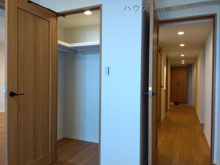 玄関から一直線に向かうこともできます。