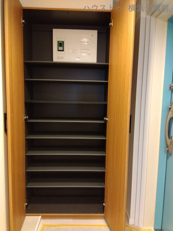 ブレーカーはシューズボックス内に配置しています。