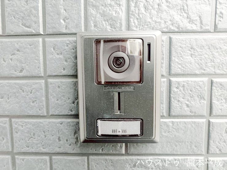 カメラ付きインターホンなので来訪者を確認できます!