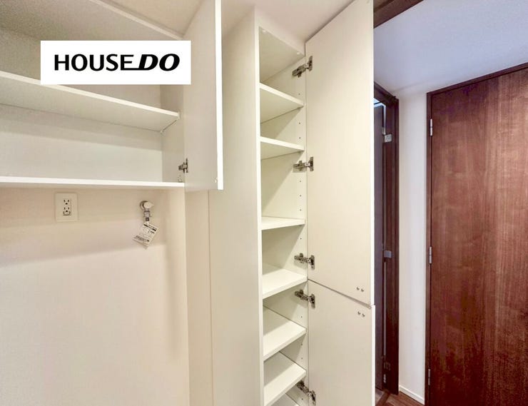 洗面所も収納が充実しており、タオルや寝巻も収納いただけますよ♪