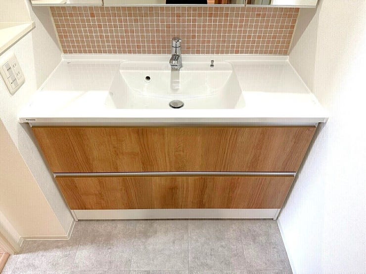 広々洗面台で手や顔が洗いやすい♪