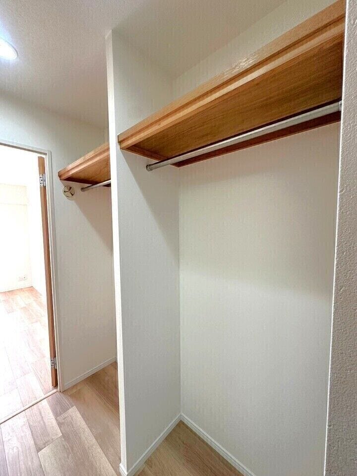 ウォークインクロゼット!コートも沢山掛けられます♪洗濯機置場とも近く家事動線◎