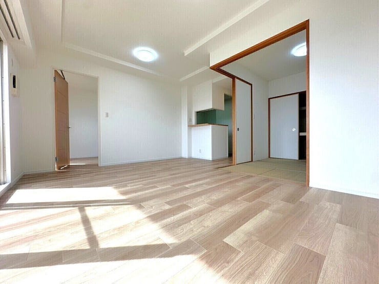 南向きリビングで日当たり良好です♪