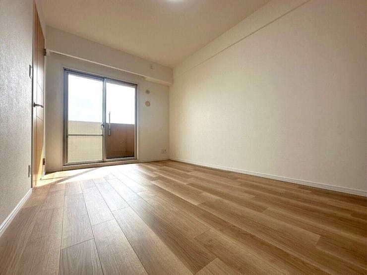 バルコニーとの繋がりがあり開放感◎