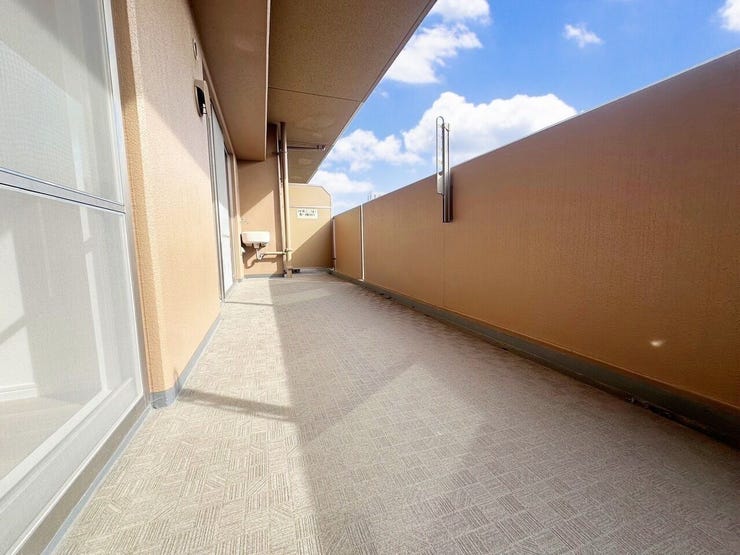 広々バルコニーで洗濯物も沢山干せます!