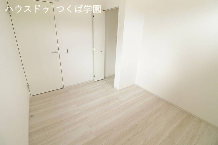 5.2帖洋室です。
クローゼットが付いております。