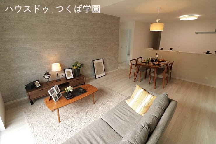 20帖LDKは南西からの暖かい日差しが差し込みます♪