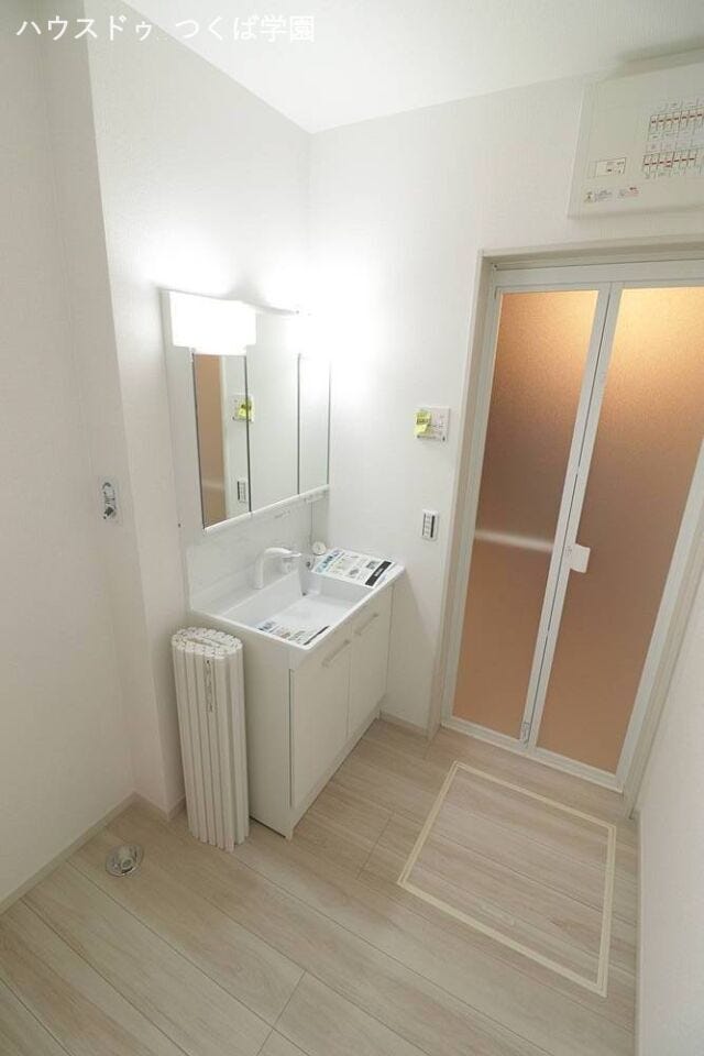 洗面台は三面鏡の為使い勝手良好です♪