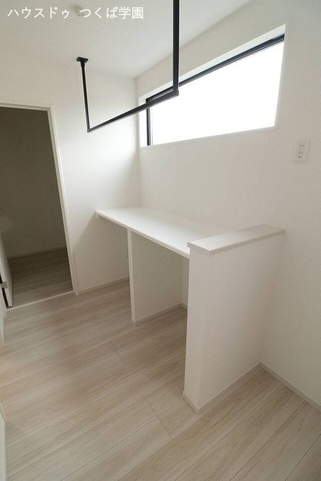 ランドリースペースにはカウンターが設置されており、洗濯~洗濯物畳み等もこの部屋で完結しますね♪