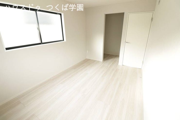 8.2帖洋室です。
WICが付いております♪