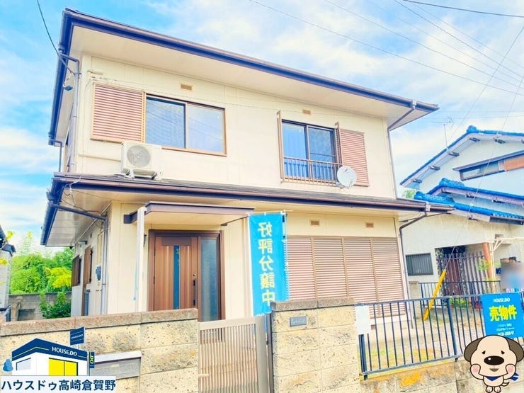 【外観】
穏やかな街並みに馴染む、どこか懐かしい佇まい。4DKの間取りで家族の時間をゆったり過ごせます♪