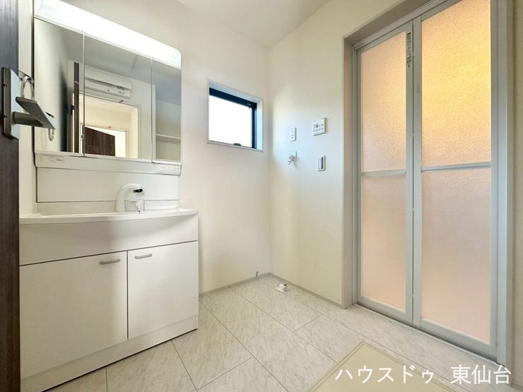 清潔感と機能性を兼ね備えた、使いやすい洗面空間