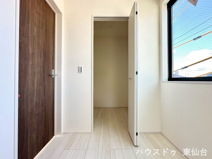 3階階段前にはこちらの収納!おもちゃも季節用品もひとまとめにしまえます!