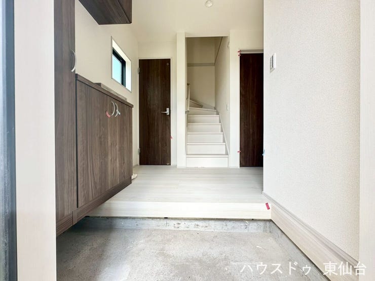 段差のないフラット設計で、毎日の出入りもスムーズに