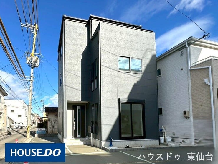 【外観】
2階リビングで日当たり眺望良好♪
ファミリークローゼット、ウォークインクローゼット付きで充実の収納力!