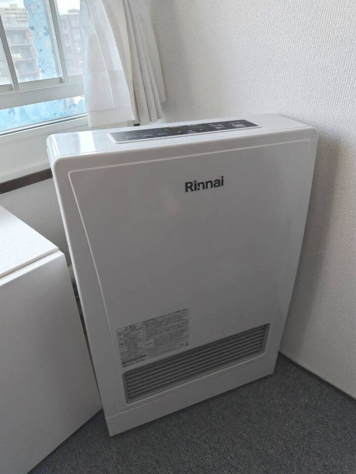 《暖房機》
都市ガス利用で経済的!
9月に交換したばかりです!