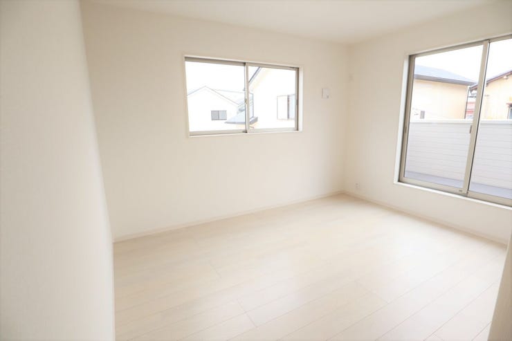 ◇洋室◇ 同仕様
2面採光のお部屋は明るく風通しが良いです♪
収納もしっかり出来ますよ!