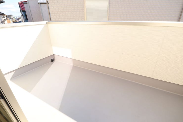 ◇バルコニー◇ 同仕様
南向きバルコニー♪
陽当たりが良く洗濯物が良く乾きそうです♪
便利な洗濯金物が付いています。