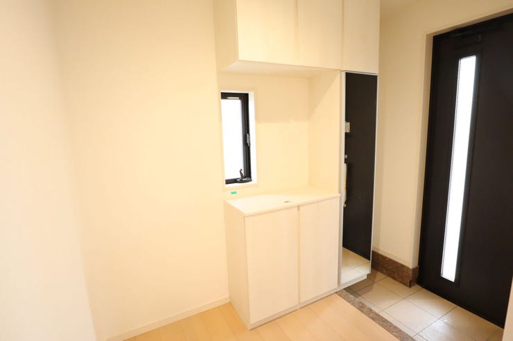 ◇玄関◇ 同仕様
シューズボックス付きの玄関♪
玄関がスッキリとお使いいただけます♪