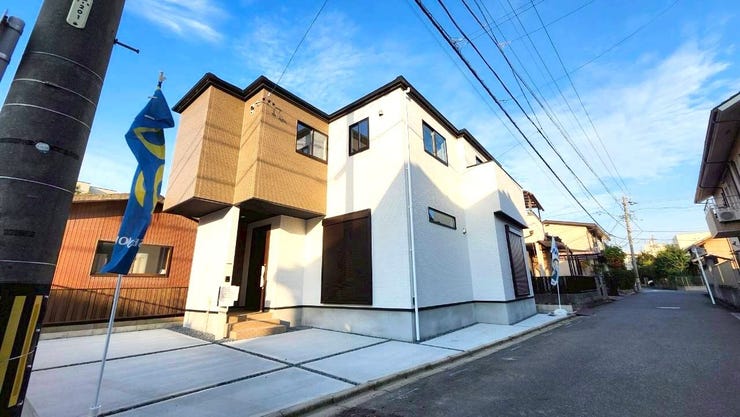 【外観】
南道路につき陽当り良好◎
毎日のお洗濯が快適になります♪