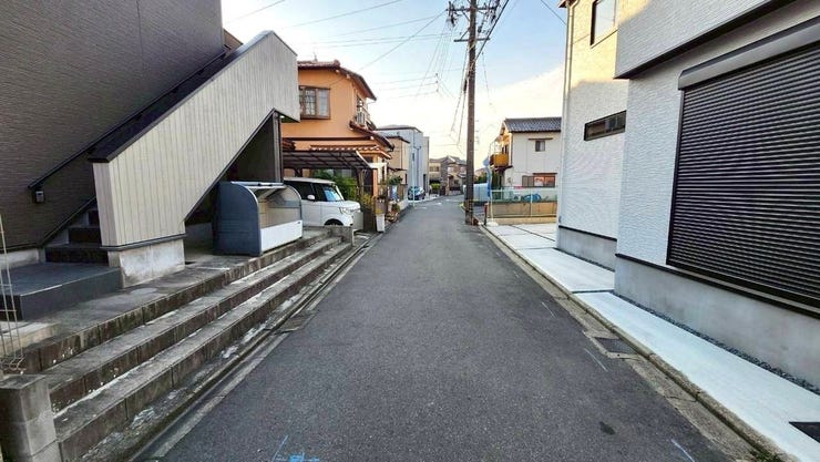 3沿線以上利用可◎
東山線「八田」駅まで徒歩8分、近鉄名古屋線「烏森」駅まで徒歩8分。交通アクセスらくらく!