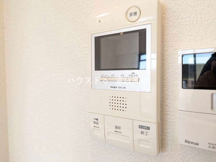 来訪者の確認をして対応出来る
TVモニター付インターホン!お子さまのお留守番にも安心ですね!