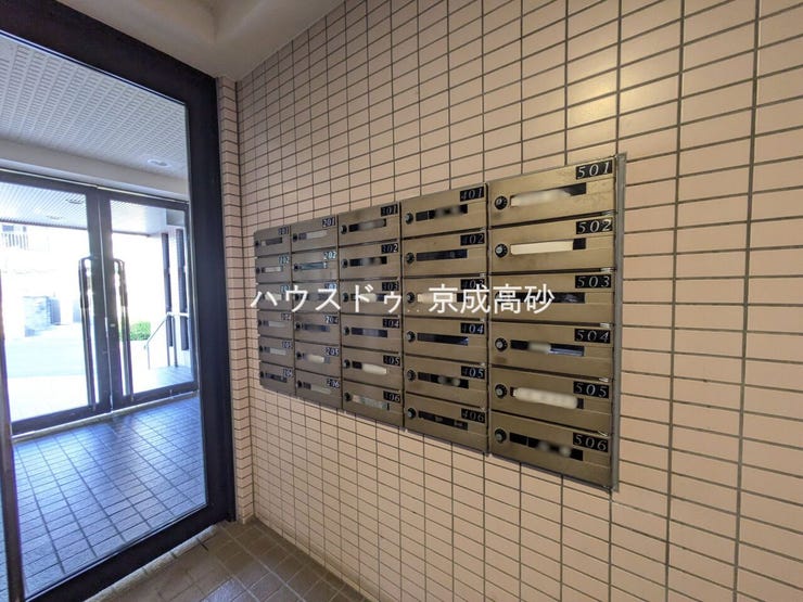 共用部分の集合ポストです。大切なお手紙をお届けします。