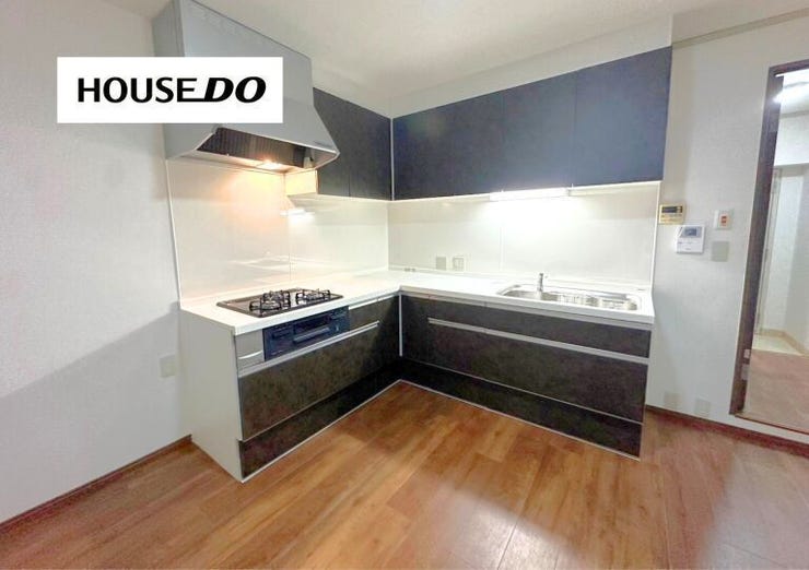 【キッチン】
L字キッチンは作業スペースがたっぷり取れます♪